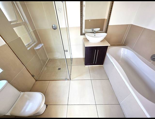 5 BEDROOM GOLF ESTATE FOR SALE IN BLUE VALLEY GOLF ESTATE